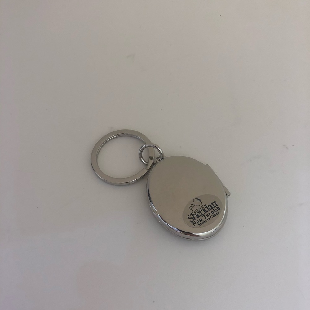 Silver Locket Keychain - Picture 3 of 3